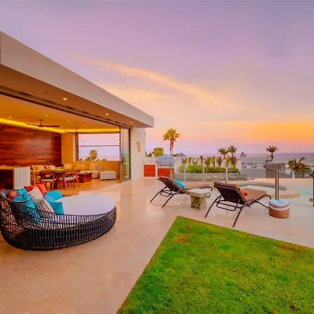 Residence Steps To Beach, Plus A Pool House!